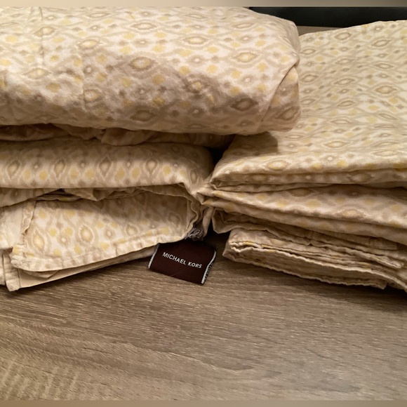 MIchael Kors Queen sheet set ✨ - Picture 6 of 9